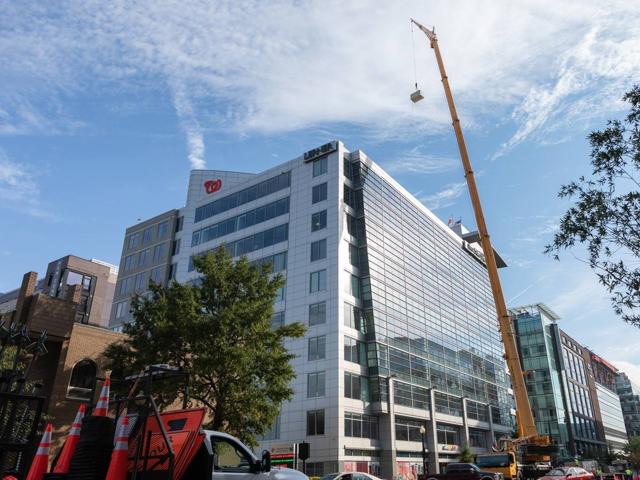 Crane lifting racking materials to the roof of the 20 M Street office building
